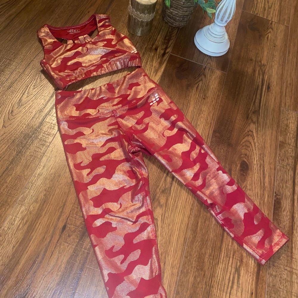 GIRLS 2 PIECE WORKOUT SET MAROON & GOLD CAMO